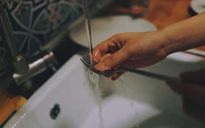 How This Freelance Translator Makes Washing Up an Exciting Learning Experience